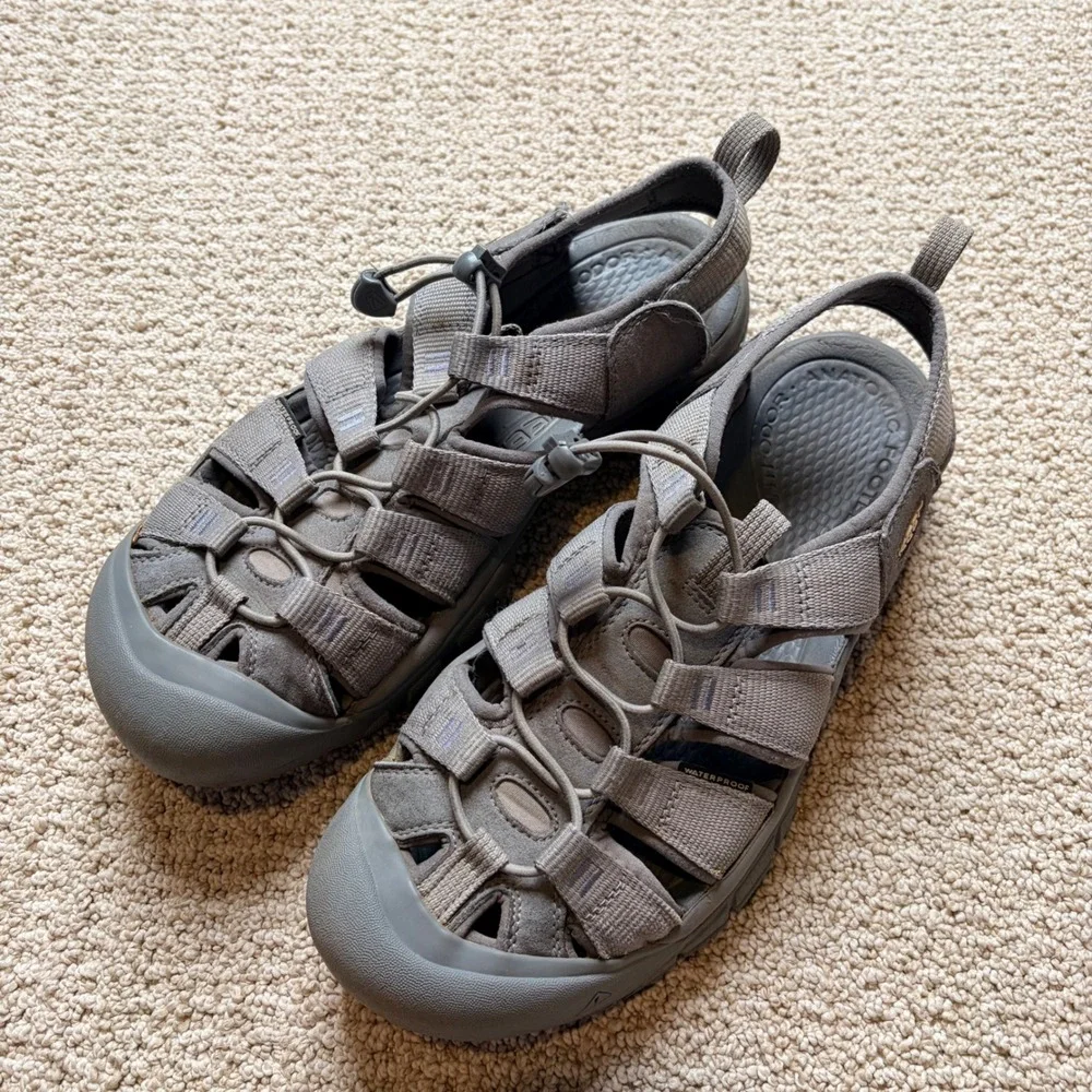 KEEN Newport H2 Mens 10.5 Grey Waterproof Hiking Sandals